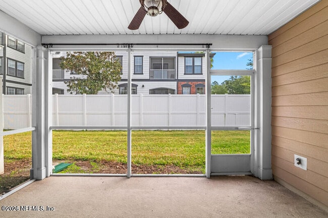 Building Photo - 4265 Highwood Dr