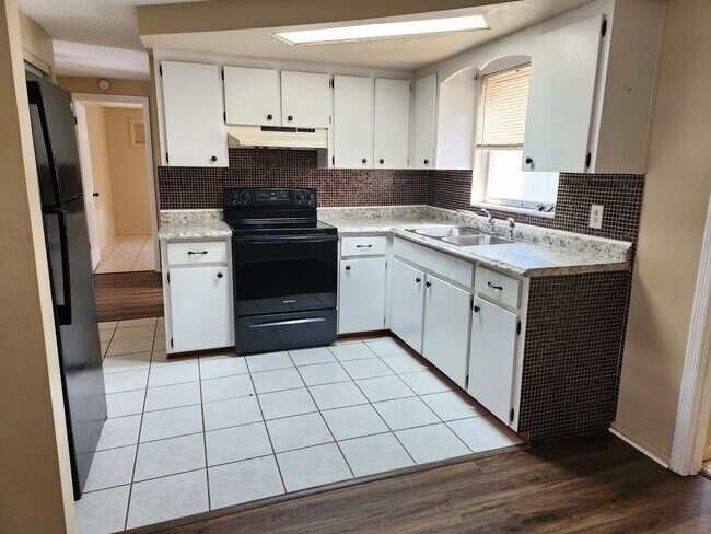 Building Photo - 3 bedroom, 2 FULL bathroom, 1320sq ft home with LVP flooring, spacious kitchen a LARGE backyard w...