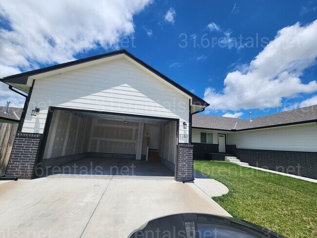 Building Photo - 5267 N Toben Ct