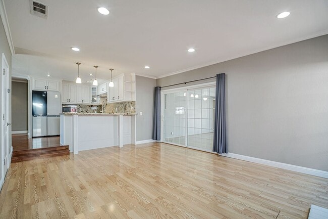 Building Photo - Charming 3BR/2BA Single Family Home for re...