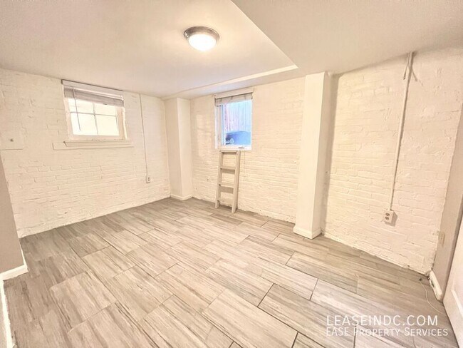 Building Photo - 130 Seaton Pl NW
