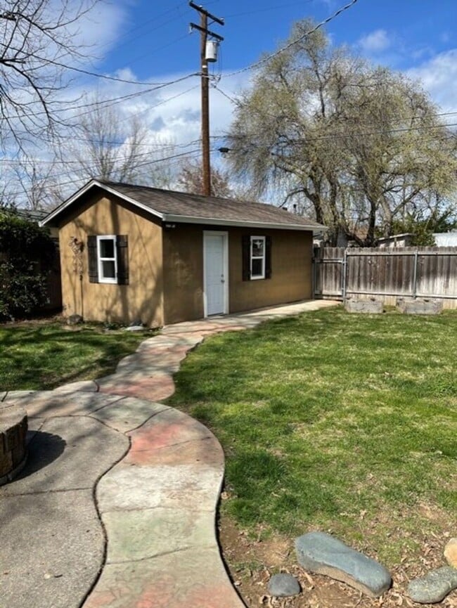 Building Photo - One of a kind Garden Tract home- Detached Garage
