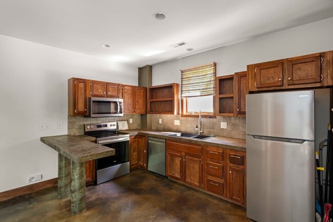 Building Photo - West Asheville Oasis