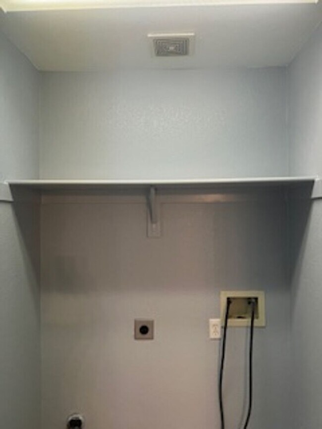 Building Photo - LOVELY REMODELED 4 BEDROOM HOUSE IN N. NAT...