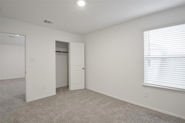 Building Photo - 1055 Llano Trl