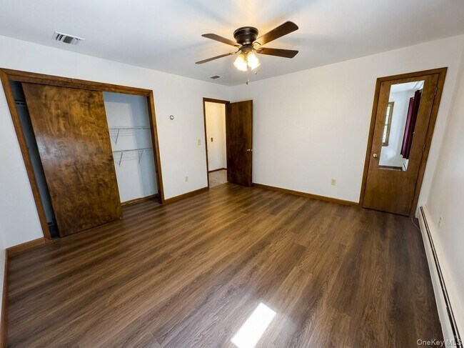 Building Photo - 17 Brooks Ln