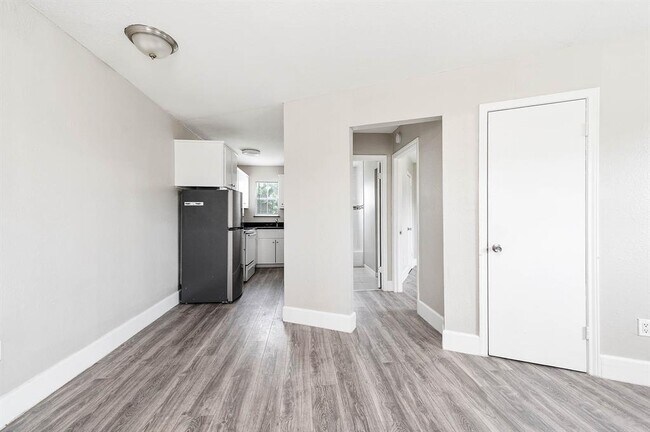 Building Photo - 1711 Fourcade St