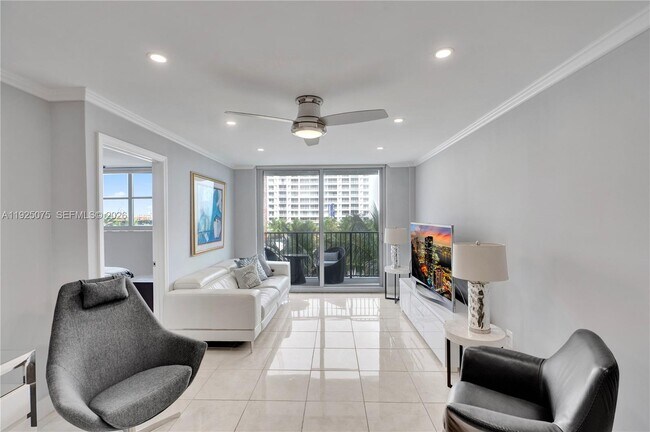 Building Photo - 9273 Collins Ave