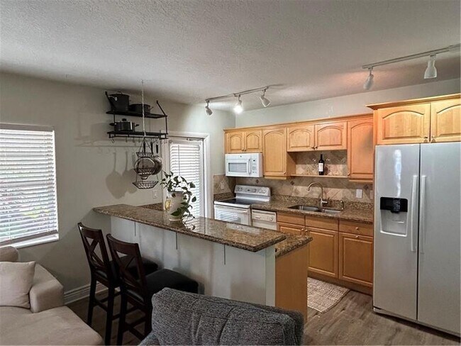 Building Photo - 2737 NE 28th St