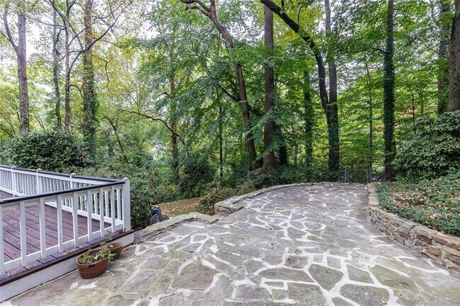Building Photo - 3943 Lake Forrest Dr NE