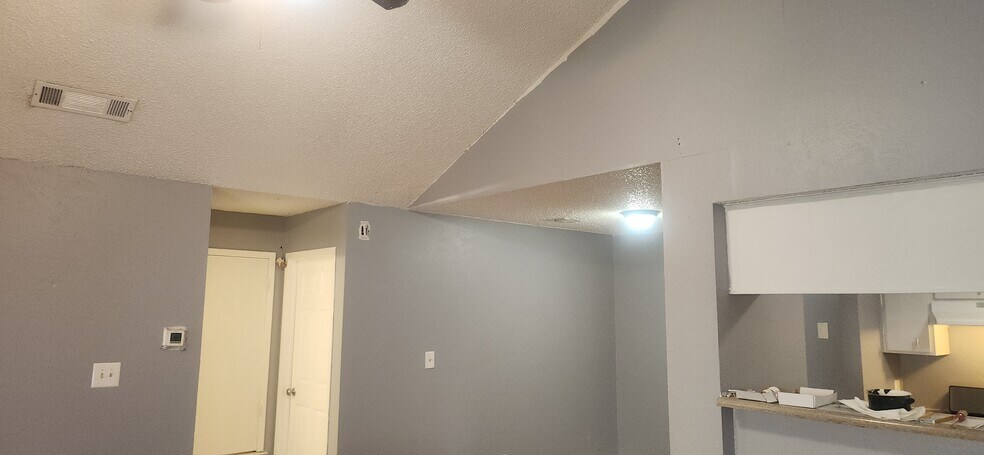 Dining - 10434 Doc Holliday Trl