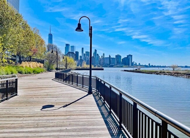 Building Photo - 1 Greene St