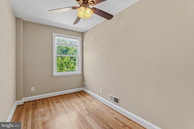 Building Photo - 586 Lucia Ave