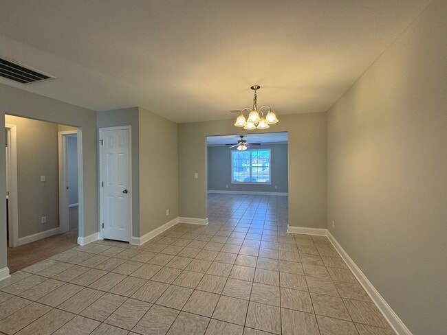 Building Photo - MOVE-IN READY! **MOVE-IN Special $250 off the 1st full month's rent.**