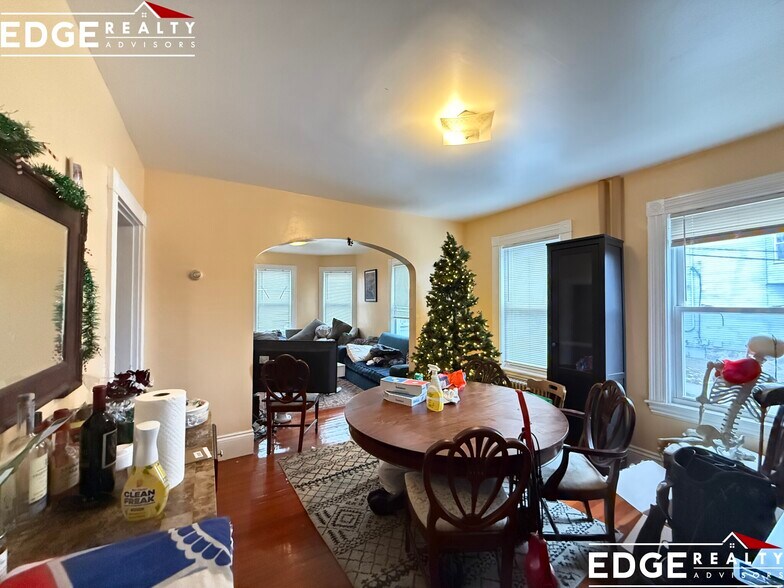 Building Photo - 225 Parsons St