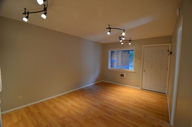 Building Photo - Unfurnished, 10 minutes from Downtown Breck!  In Unit Washer and Dryer!