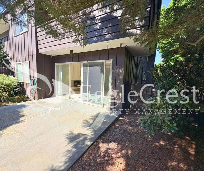Building Photo - Convenient 3 Bedroom 2 Bathroom Condo Living With POOL Access