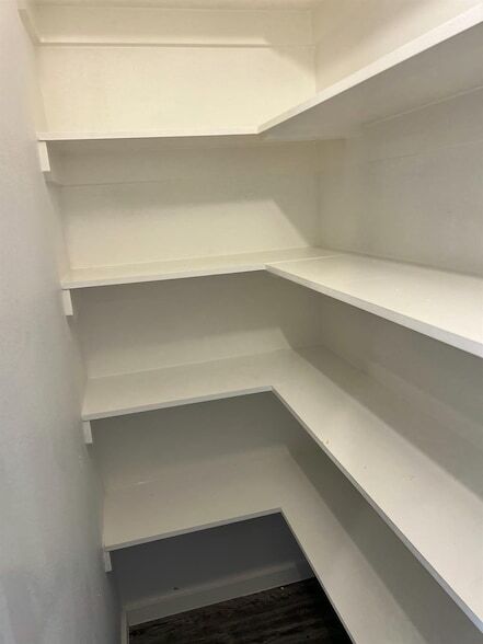 Building Photo - 2018 Kenwood Ave