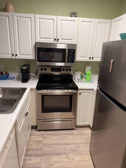 Building Photo - 1057 W Beach Blvd