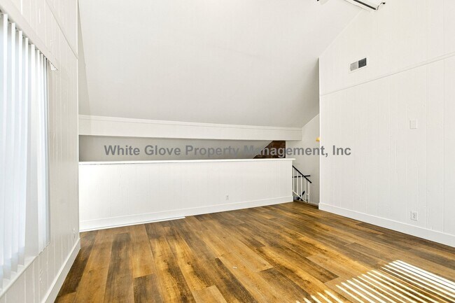 Building Photo - 265 S Via Montanera
