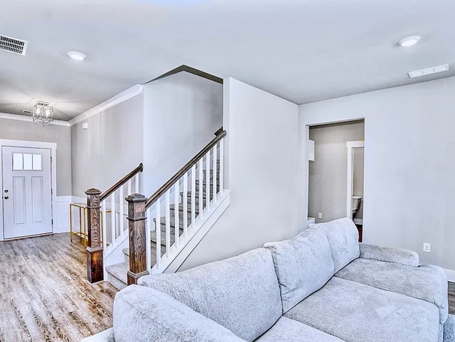 Building Photo - Immaculate Home