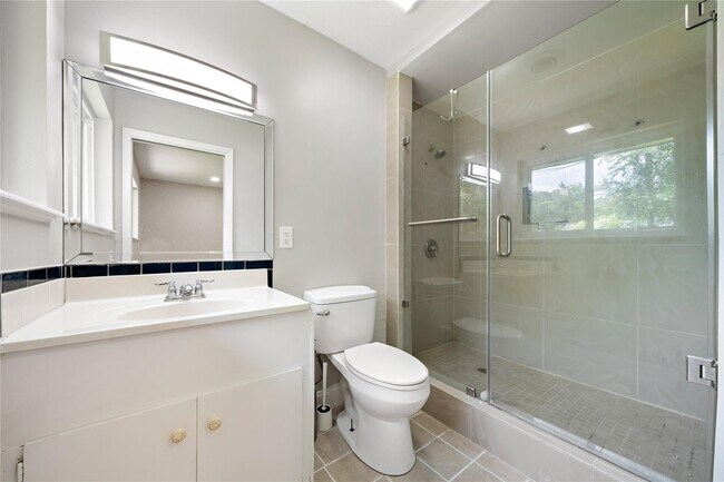 Building Photo - 6007 Claridge Dr