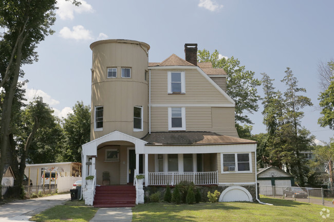 Building Photo - 486 Park Ave