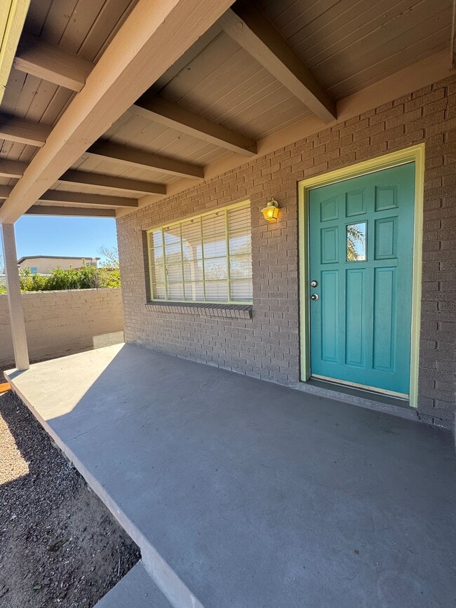 Building Photo - 902 S Fremont Ave