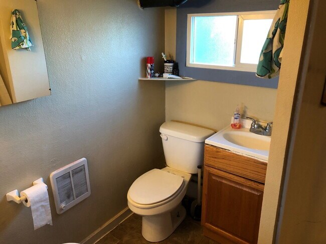 Building Photo - Walk to WWU and Downtown from This Perfectly Located Magnolia St Apartment