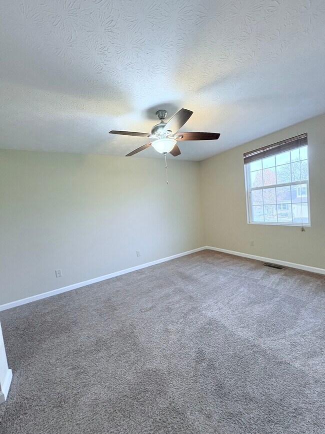 Building Photo - 4BR w/ Deck Near Blacklick Woods