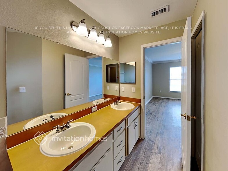 Building Photo - 1721 James Pointe Dr