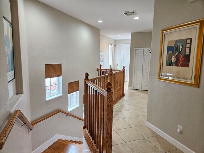 Building Photo - Annual Furnished or Unfurnished 3 Bedroom 2 Bathroom Second Floor Condo in Venetian Golf & River ...