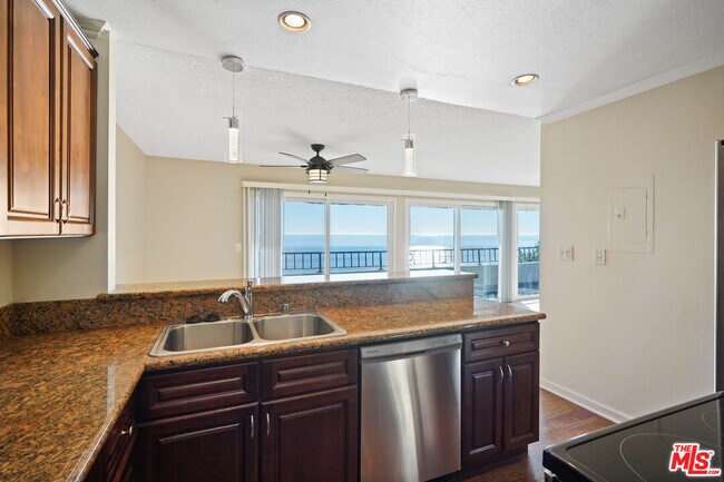 Building Photo - 18000 Coastline Dr