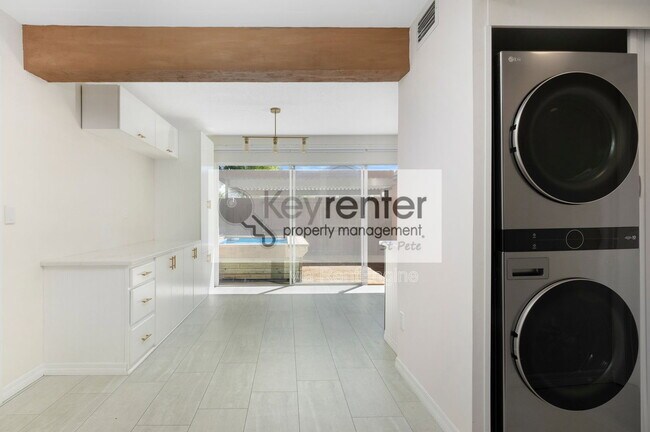 Building Photo - 1833 Clearbrooke Dr