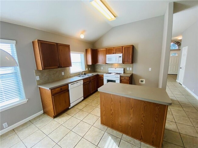 Building Photo - 561 Golden Creek Dr
