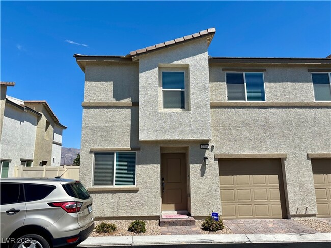Building Photo - 2746 Champagne Gold Ave