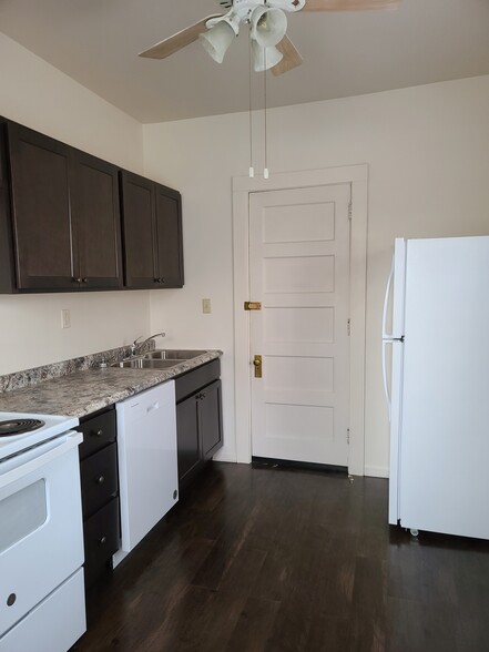 Kitchen: Electric stove and dishwasher - 19 Penn St