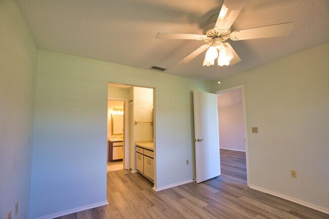 Building Photo - Annual Unfurnished 2 Bed 1 Bath Second Floor Condo located in Par Four at Capri Isles!