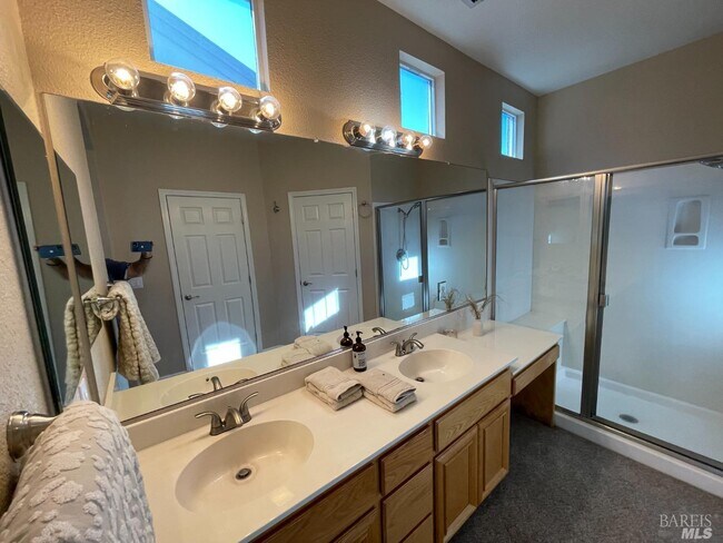 Building Photo - 206 Cedar Ridge Dr