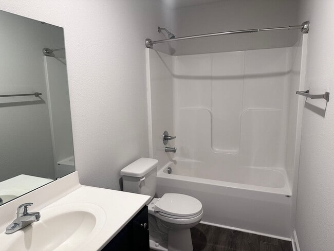 Building Photo - 3 Bed | 2.5 Bath | 2 Car Garage Townhome in Grain Valley w/ Special