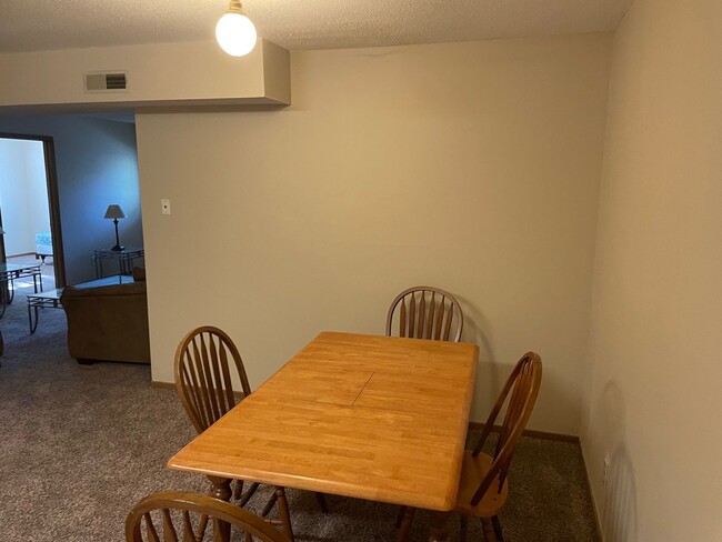 Building Photo - Furnished 4-Bedroom, 2-Bath Condo on Campus