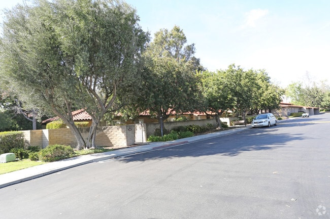 Building Photo - Granada Gardens Apartments