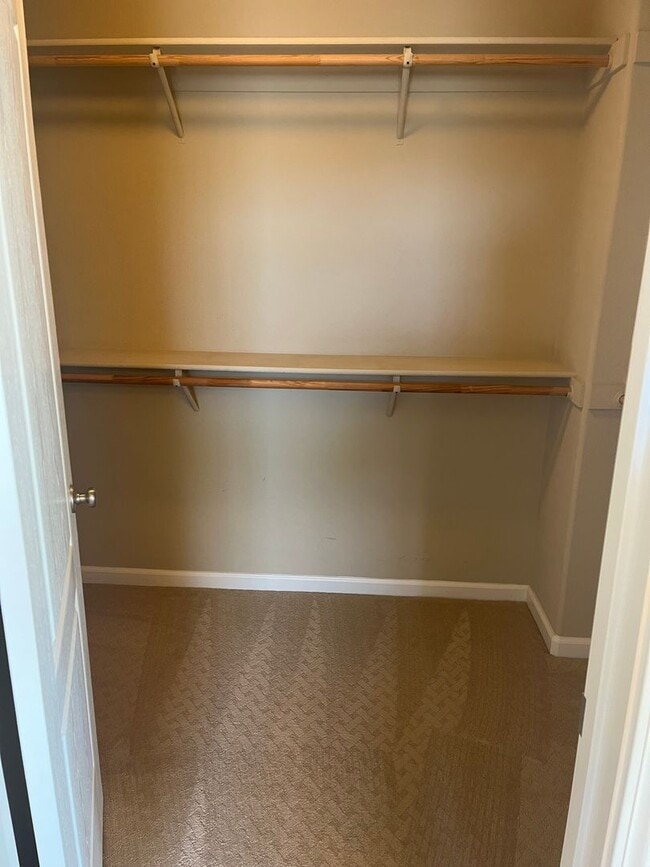 Building Photo - 3 bedroom 3 bathroom with bonus room in No...