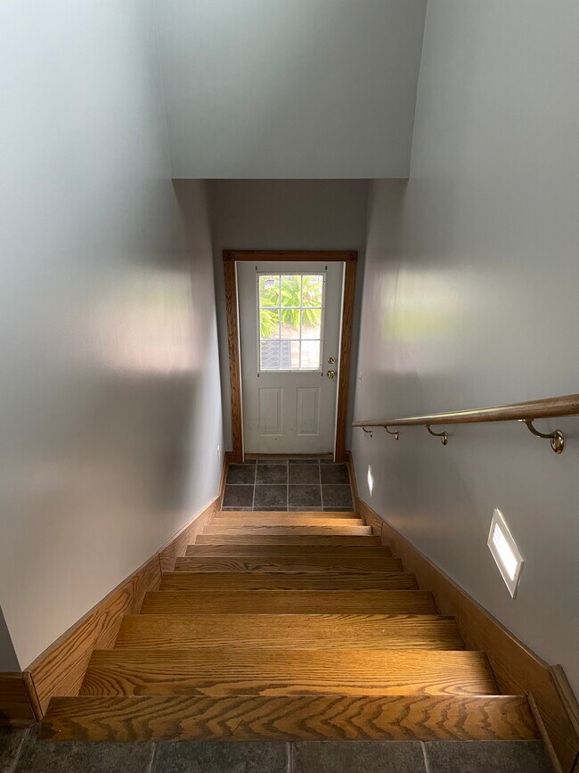 Building Photo - 611 Suite B