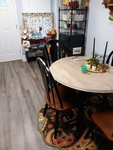 Building Photo - 5433 Bennett St