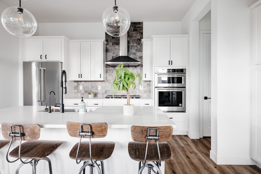 Building Photo - 6010 N Perth St