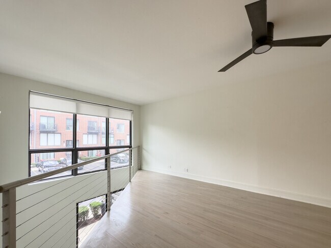 Building Photo - 949 W Grace St