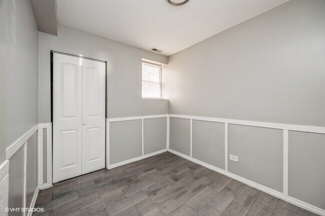 Building Photo - 1422 S Avers Ave