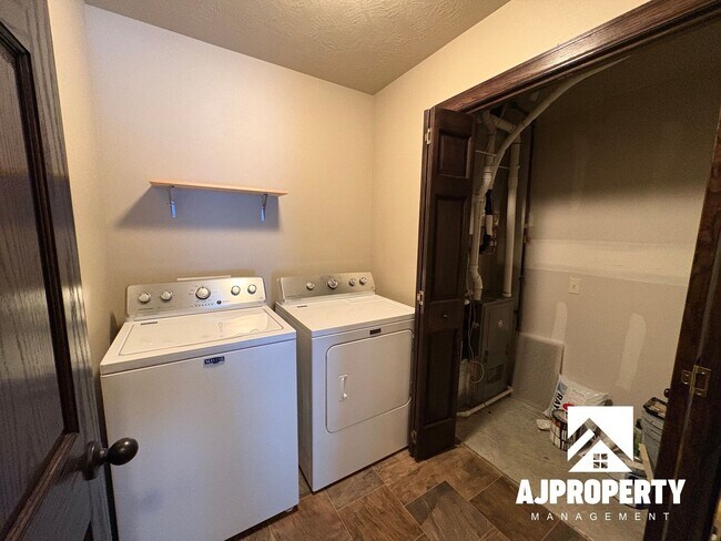 Building Photo - 9402 W Broek Dr