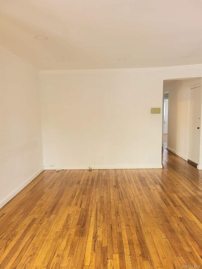 Building Photo - 64-73 Ellwell Crescent